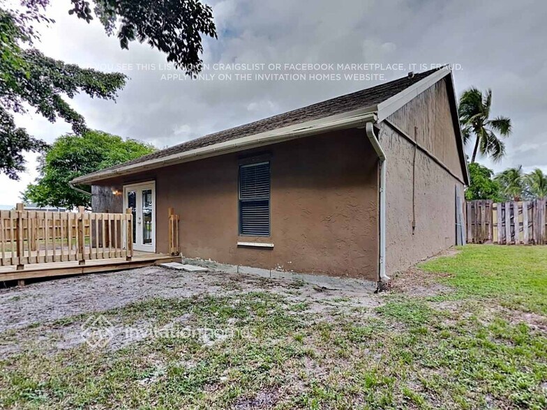 Building Photo - 10884 Grandview Ct