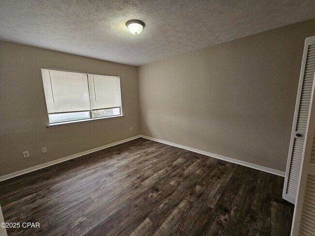 Building Photo - 6405 Lenawee St