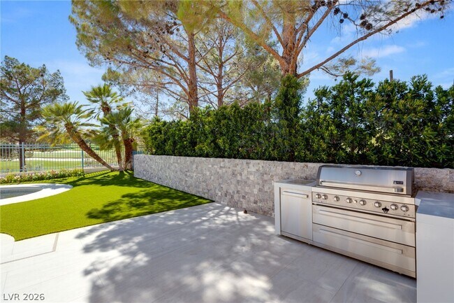 Building Photo - 1833 Corta Bella Dr