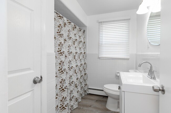 Building Photo - 56 Church St