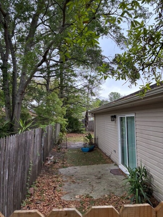 Building Photo - 511 S Arizona St