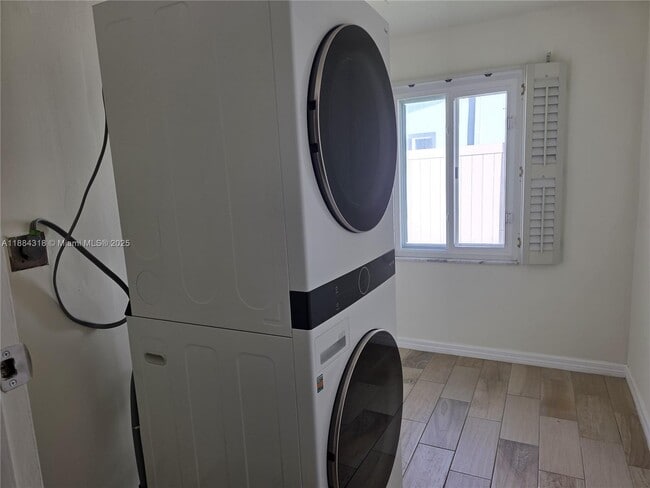 Building Photo - 838 NW 10th Ave