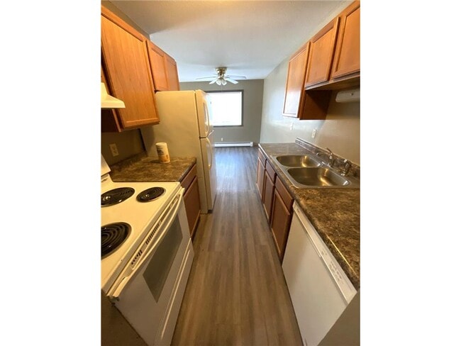 Building Photo - 901 Pearl Ave