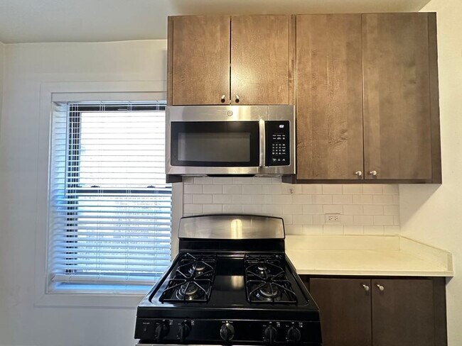 Building Photo - 2641 N Spaulding Ave