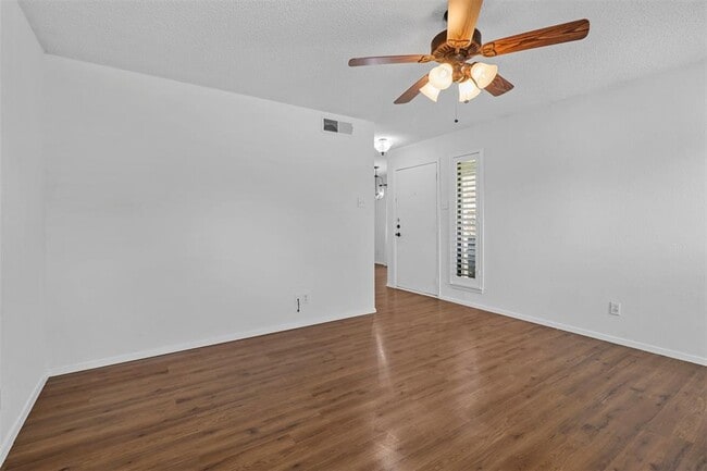 Building Photo - 1801 W Spring Creek Pkwy