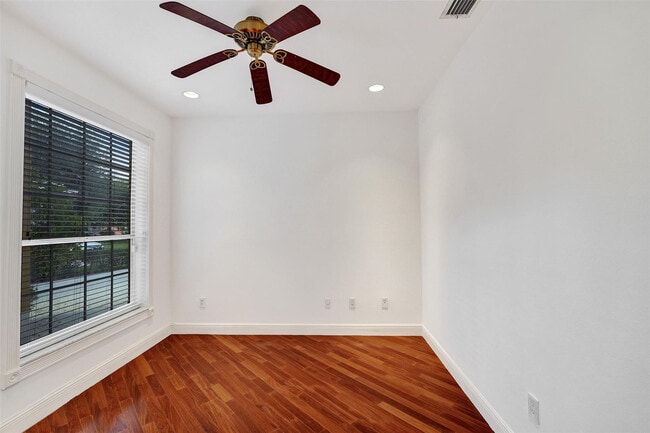 Building Photo - 10902 Tamoron Ln