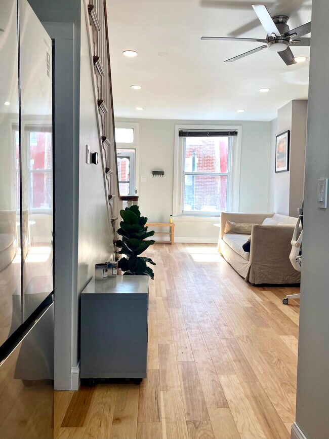 Building Photo - 2729 Reno St