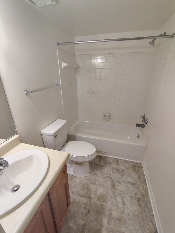 Building Photo - 600 Reusens Rd