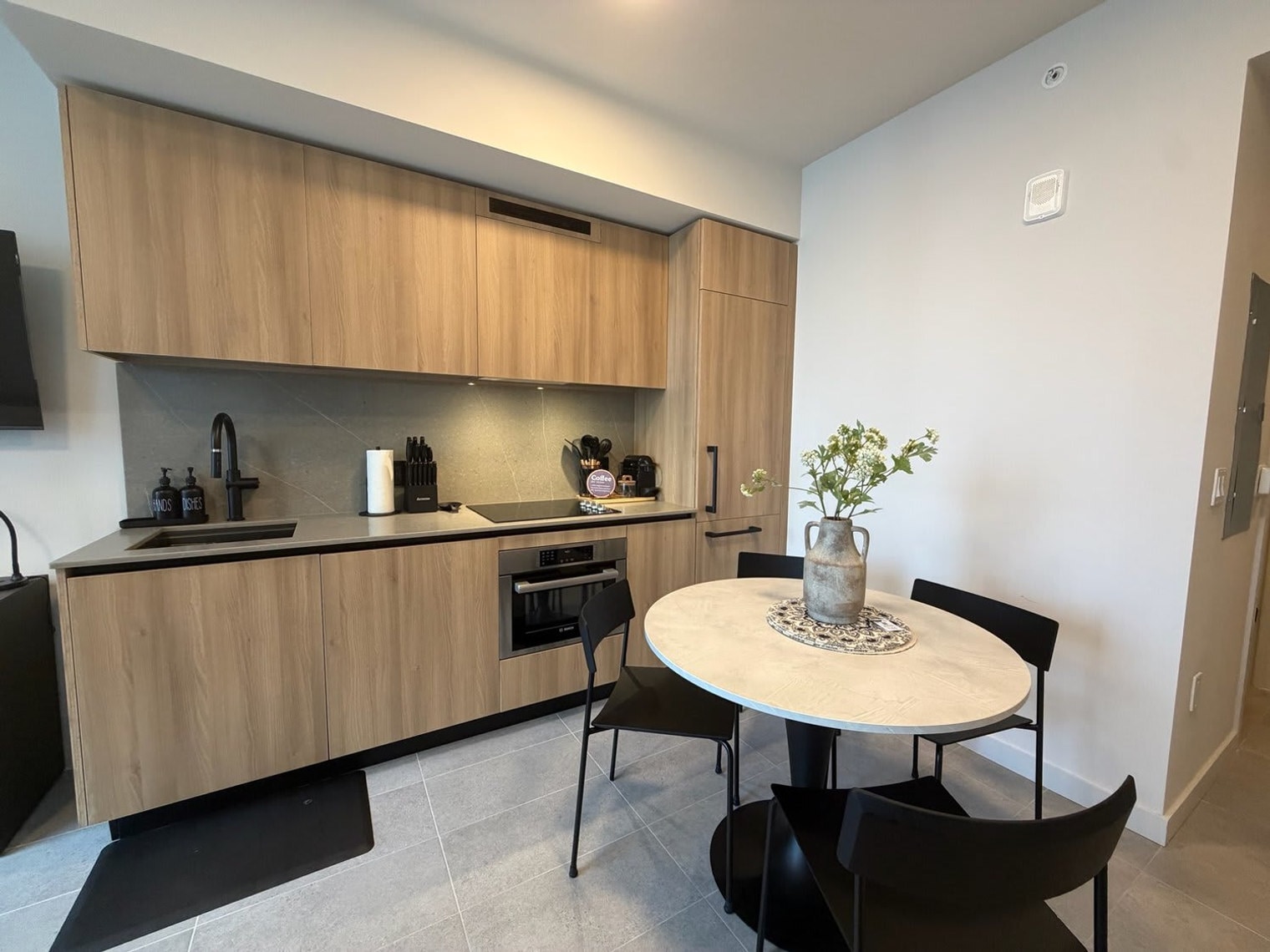 Building Photo - 121 NE 5th St