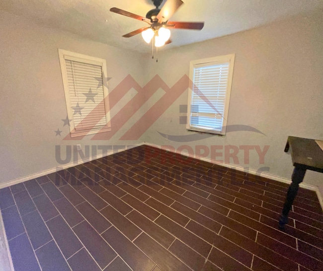 Building Photo - Cozy 2-Bedroom Home Near Shopping & Schools