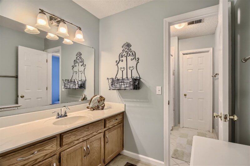 Building Photo - 117 Southampton Ct