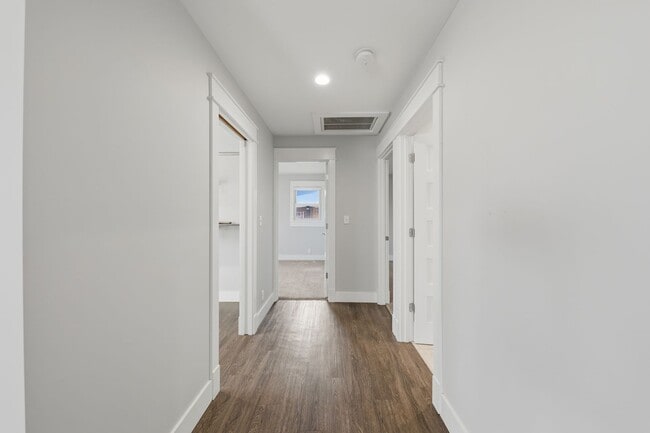 Building Photo - Large Ranch on Cul-de-sac