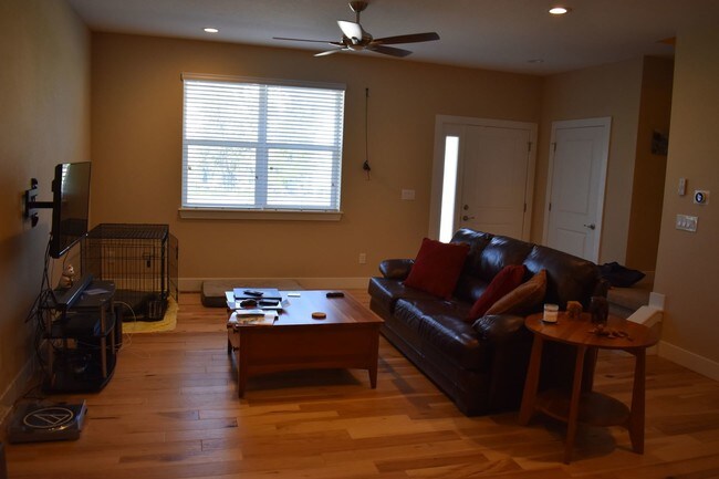 Building Photo - 611 Grandview Meadows Dr