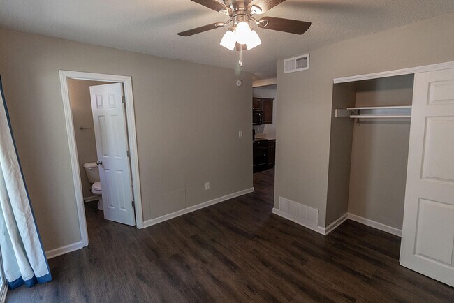 Building Photo - 105 N Garth Ave