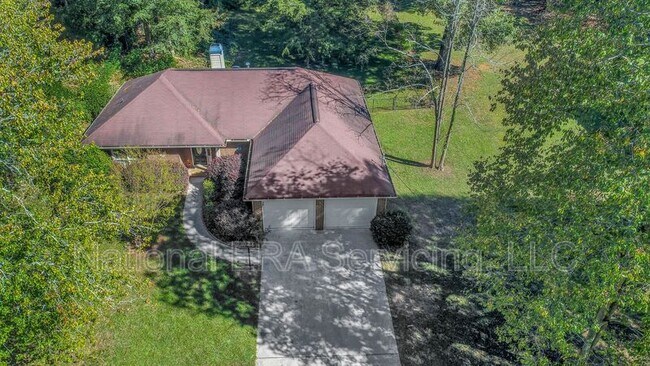 Building Photo - 213 Robin Ln