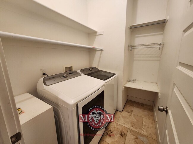 Building Photo - Remodeled 5 Bd Home in Midvale