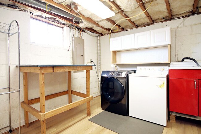 Building Photo - Updated Locust Grove Home