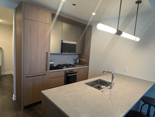 Building Photo - 164 N Peoria St