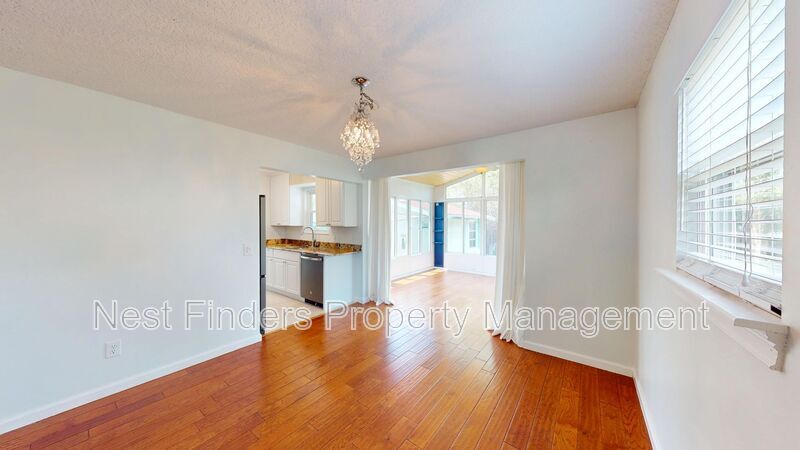 Building Photo - 421 7th Ave S