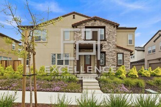 Building Photo - One Year New Home!  3/2.5 With Beautiful Updates Throughout Including Quartz Counters, Water Filt...