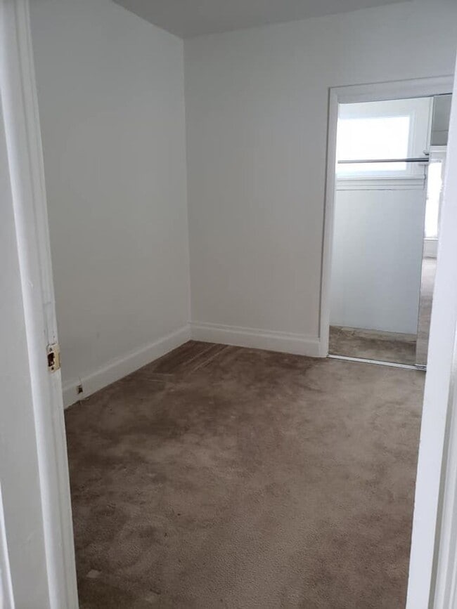 Building Photo - Anderson1724