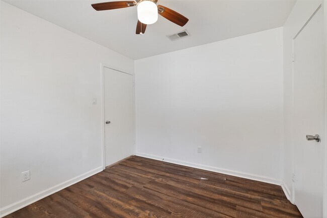 Building Photo - 23567 Pine Forest Dr