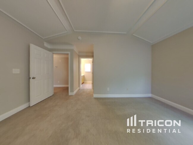 Building Photo - 204 Cole Ct