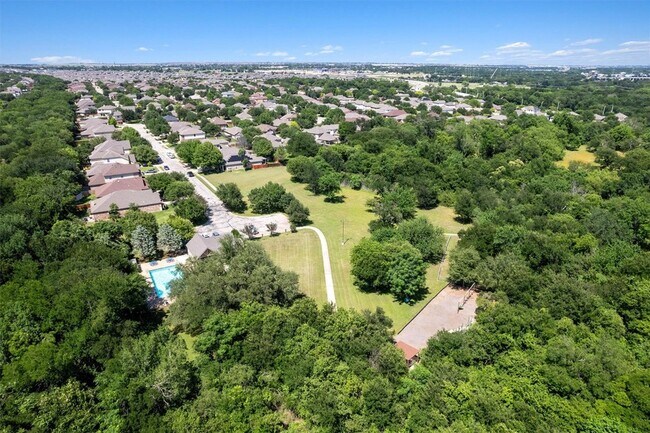 Building Photo - 1049 Regency Ln