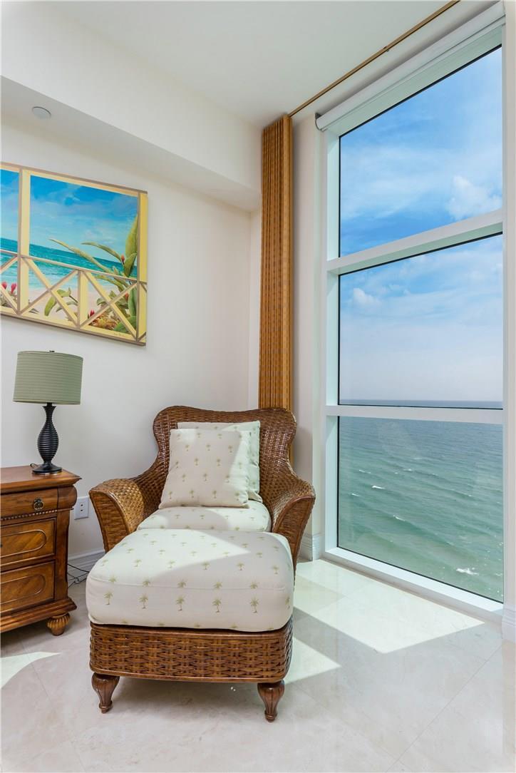 Building Photo - 16051 Collins Ave