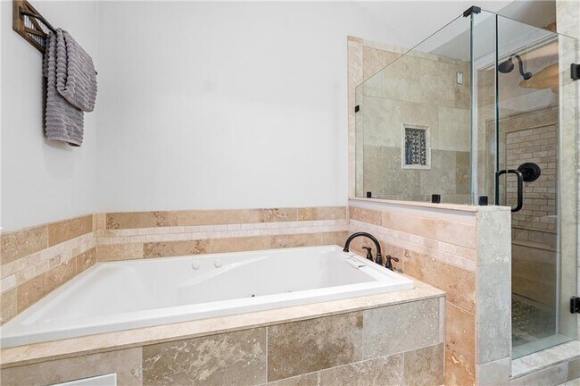 Building Photo - 5960 River Ridge Ln