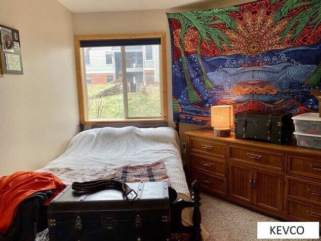 Building Photo - Spacious one bedroom apartment!
