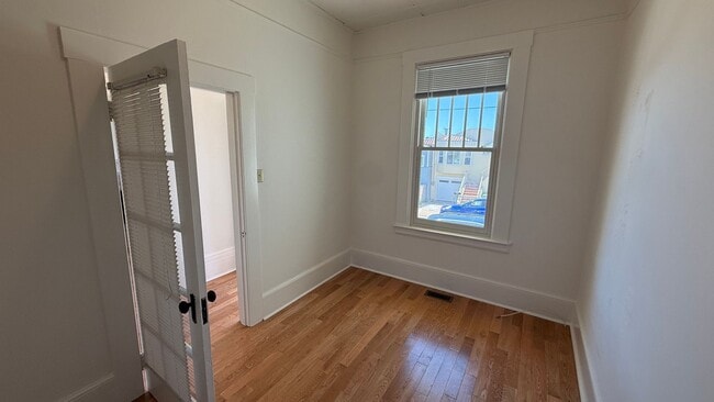 Building Photo - Epic REA - Expansive 2BD/ 1BA with Huge Garage in the Outer Mission