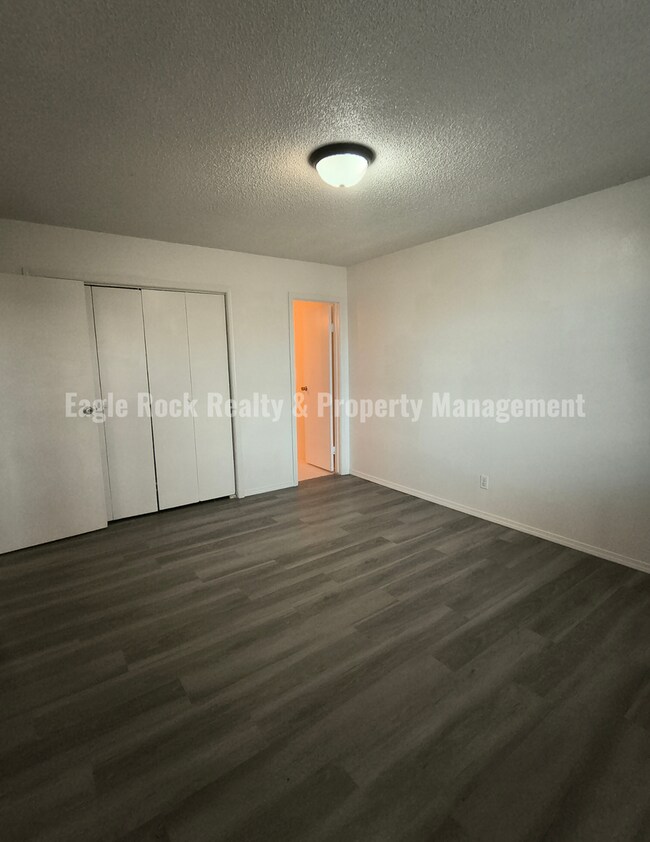 Building Photo - 4627 S 72nd East Pl