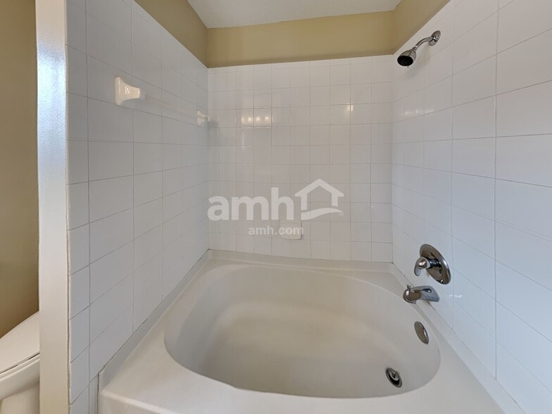 Building Photo - 7336 Pulteney Dr