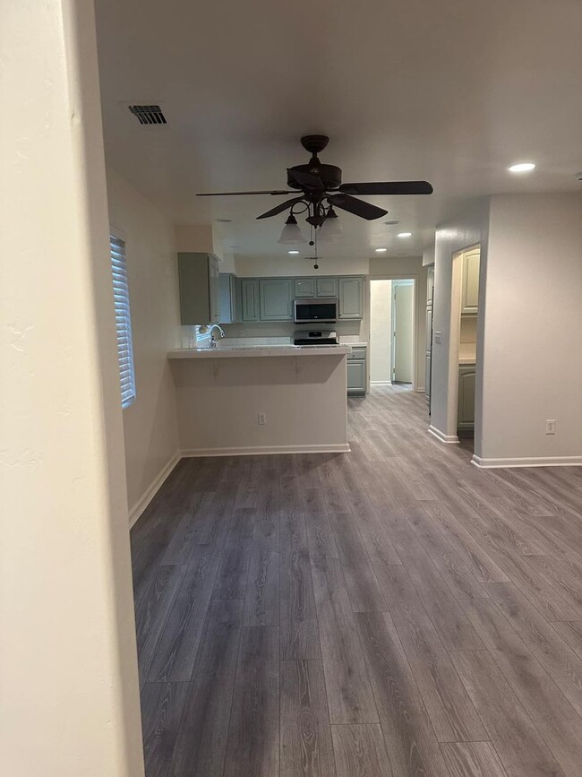 Building Photo - Newly Remodeled 3-Bedroom Home in Citrus H...