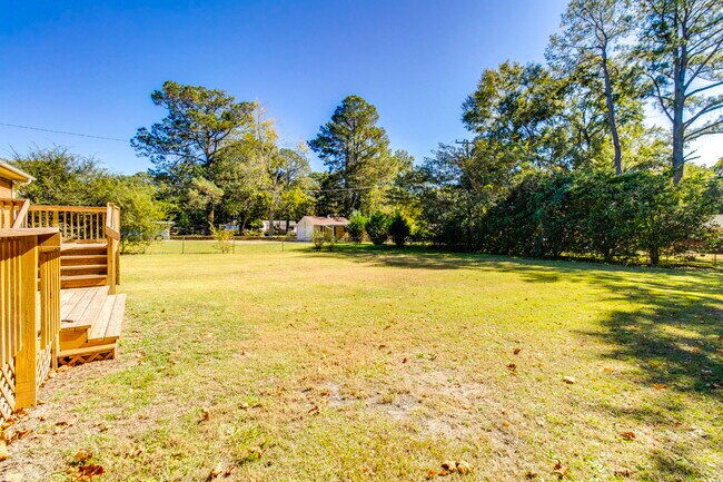 Building Photo - 7712 Burdell Dr