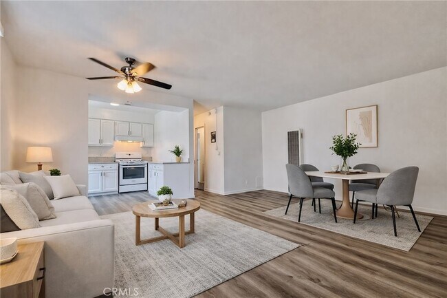 Building Photo - 815 N Rose Ave