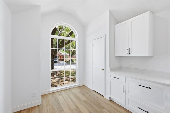 Building Photo - 8812 Sabinas Trail