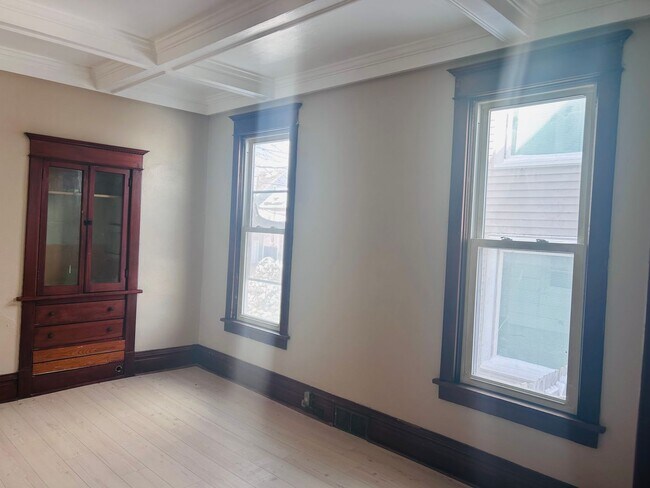 Building Photo - 440 Winona St