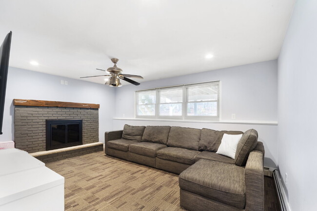 Building Photo - "Discover Comfort and Elegance: Spacious 4-Bed, 3-Bath Home with Hardwood Floors in Randolph, NJ!"