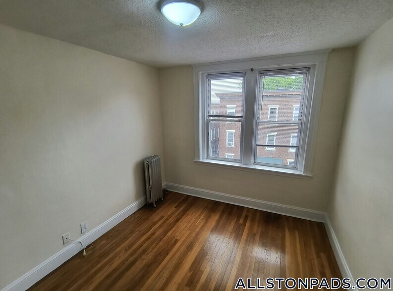 Building Photo - 5 Barrows St