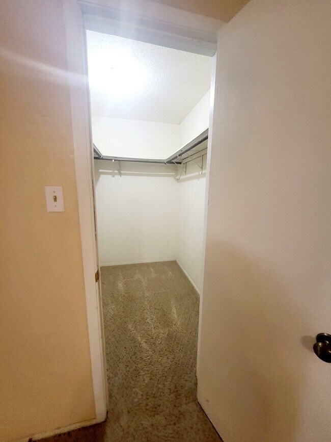 Building Photo - 4017 Eastridge Dr
