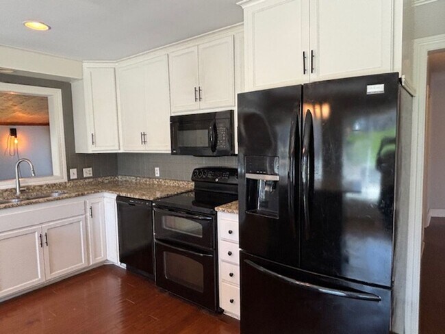 Building Photo - Available NOW! Gorgeous 3BR/2 BA Unit in Hastings!