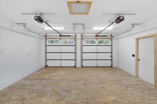 Building Photo - 308 Acres Ct