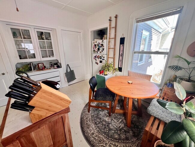 Building Photo - 14 Fairview Ave