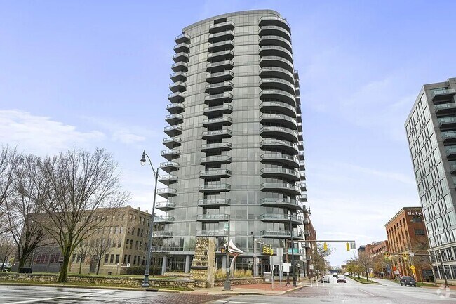 Building Photo - 300 W Spring St