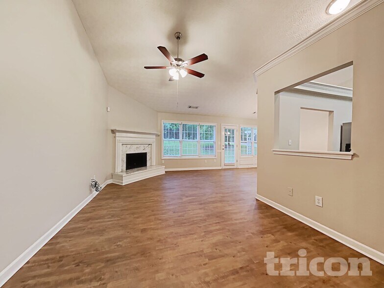 Building Photo - 35 Crooked Creek Dr