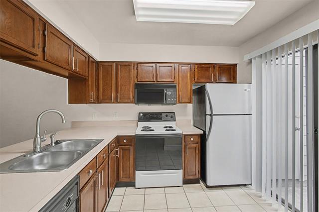 Building Photo - 1101 Brighton Dr