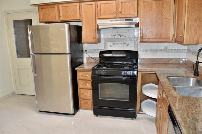 Building Photo - 514 Fair Oak Dr