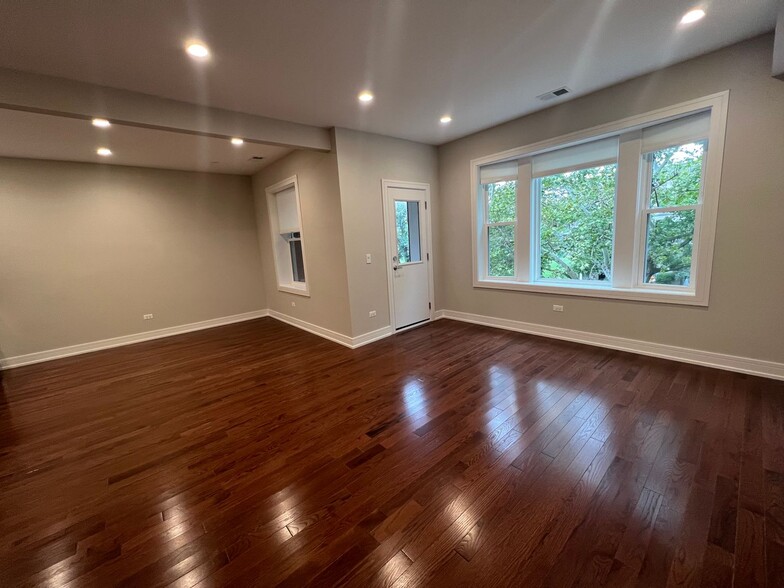 Building Photo - 4636 N Malden St